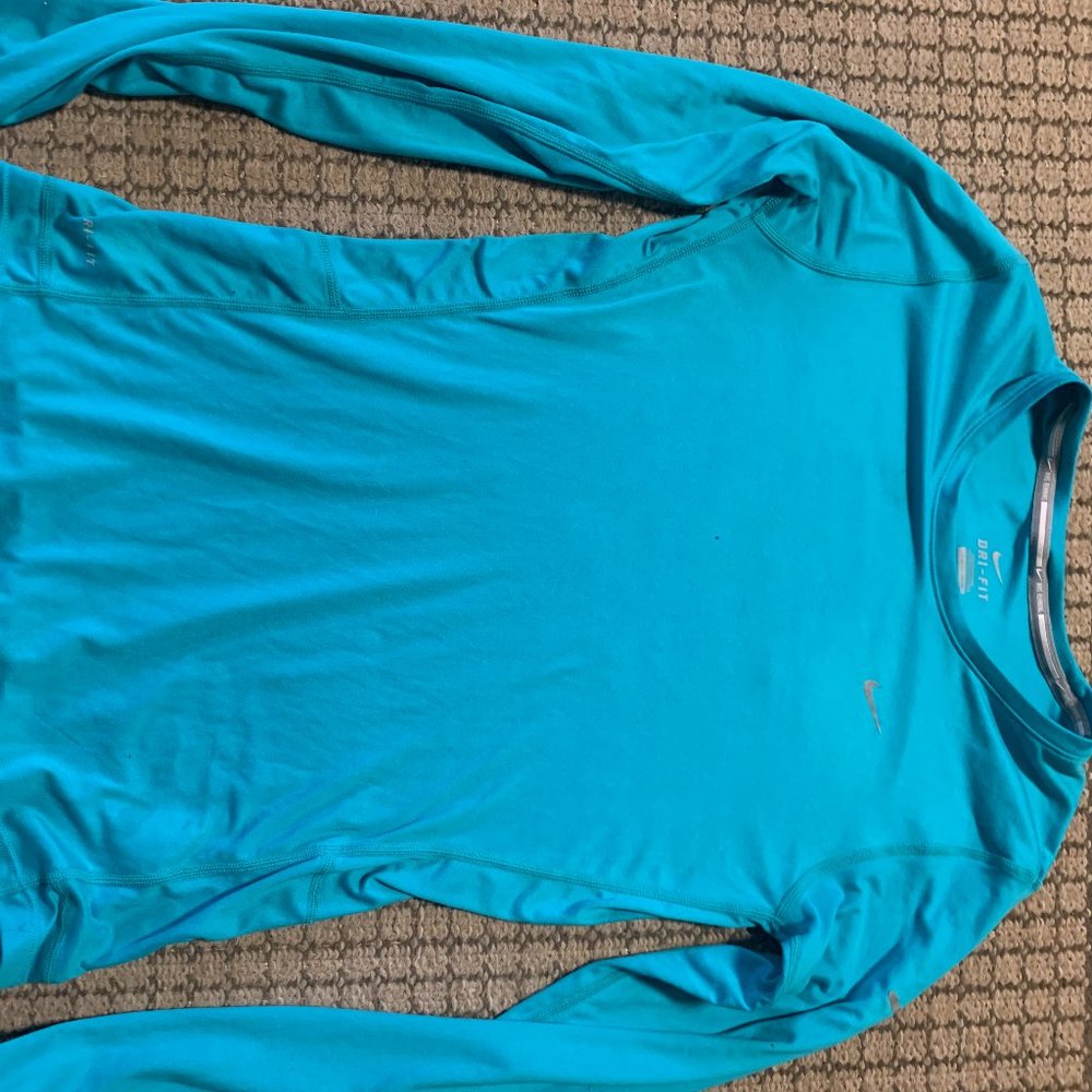 Nike Long-Sleeve Womens Runners Top